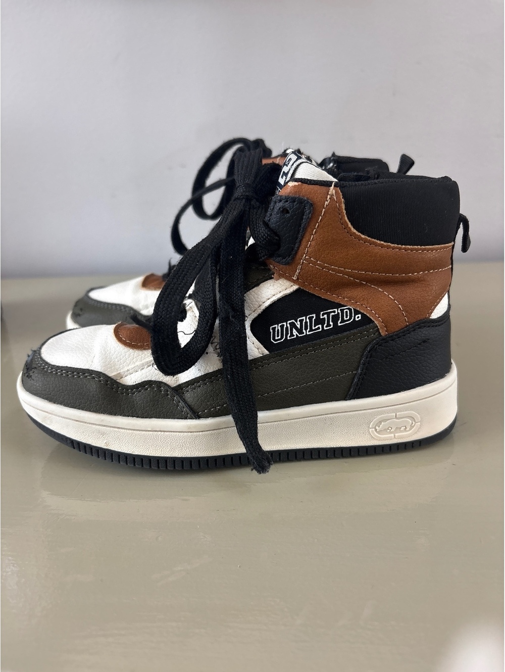 UNLTD High Top Sneakers in Multi-Color with Zipper Detail Boys Size 12 Kids - Picture 3 of 7